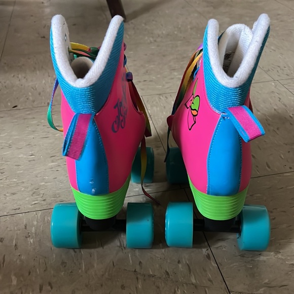 Beautiful Pink Skates - Picture 3 of 5